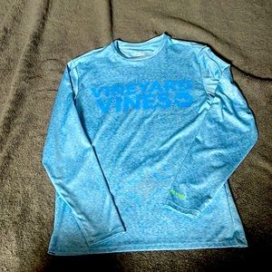 EUC Vineyard Vines mens sz XS light blue dri-fit long sleeved shirt